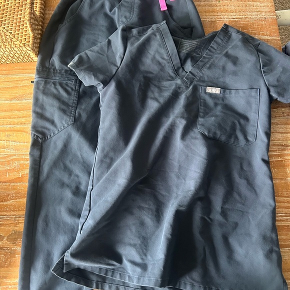 Figs Women's Scrub Set in Dark Gray - Picture 1 of 2